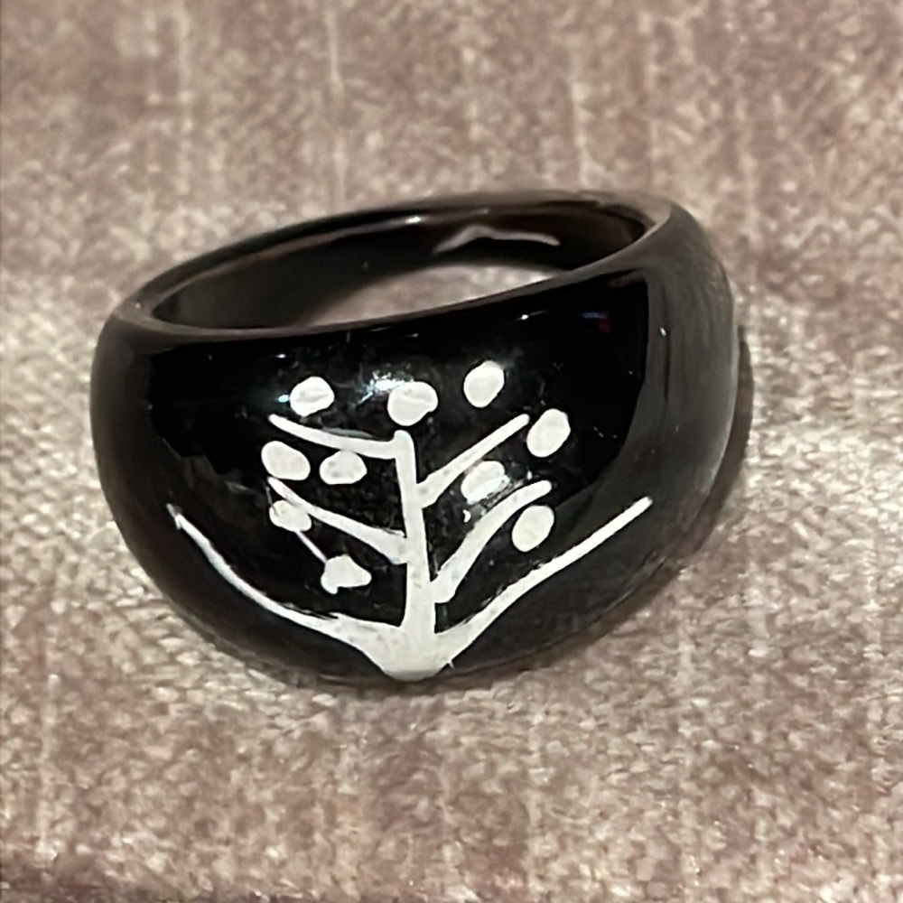 Black & White Abstract Tree Lucite Dome Ring Size 6.5